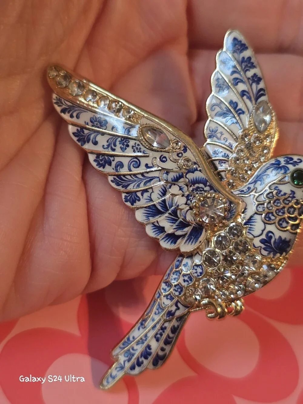 Beautiful Hummingbird Brooch NEW